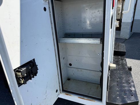 Used 2010 Chevrolet Express 3500 image 29