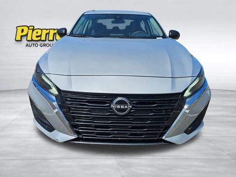 Used 2024 Nissan Altima 2.5 SV FWD image 2