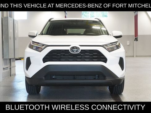 Used 2025 Toyota RAV4 XLE AWD/4WD image 2