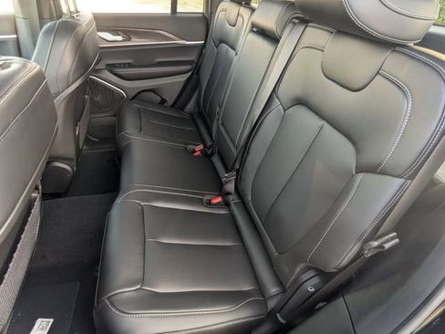 New 2025 Jeep Grand Cherokee Limited AWD/4WD image 19