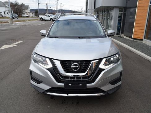 Used 2018 Nissan Rogue SV image 3