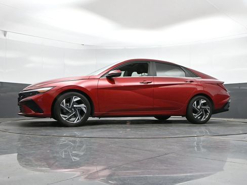 Used 2024 Hyundai Elantra Limited FWD image 45