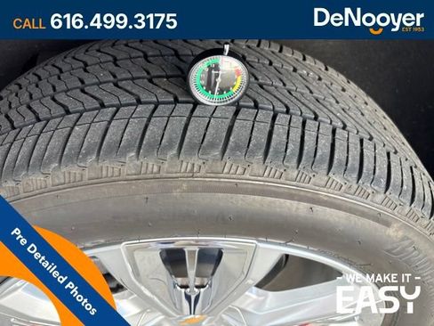 Used 2024 Chevrolet Tahoe High Country AWD/4WD image 10