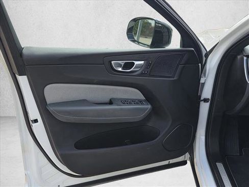 Used 2020 Volvo XC60 T5 R-Design image 10