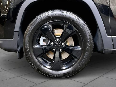 Used 2019 Jeep Cherokee Latitude Plus image 10