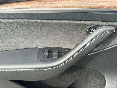 Used 2024 Tesla Model Y Long Range AWD/4WD image 11