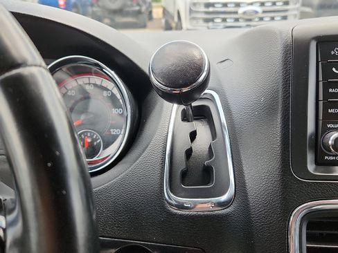 Used 2020 Dodge Grand Caravan SXT FWD image 14