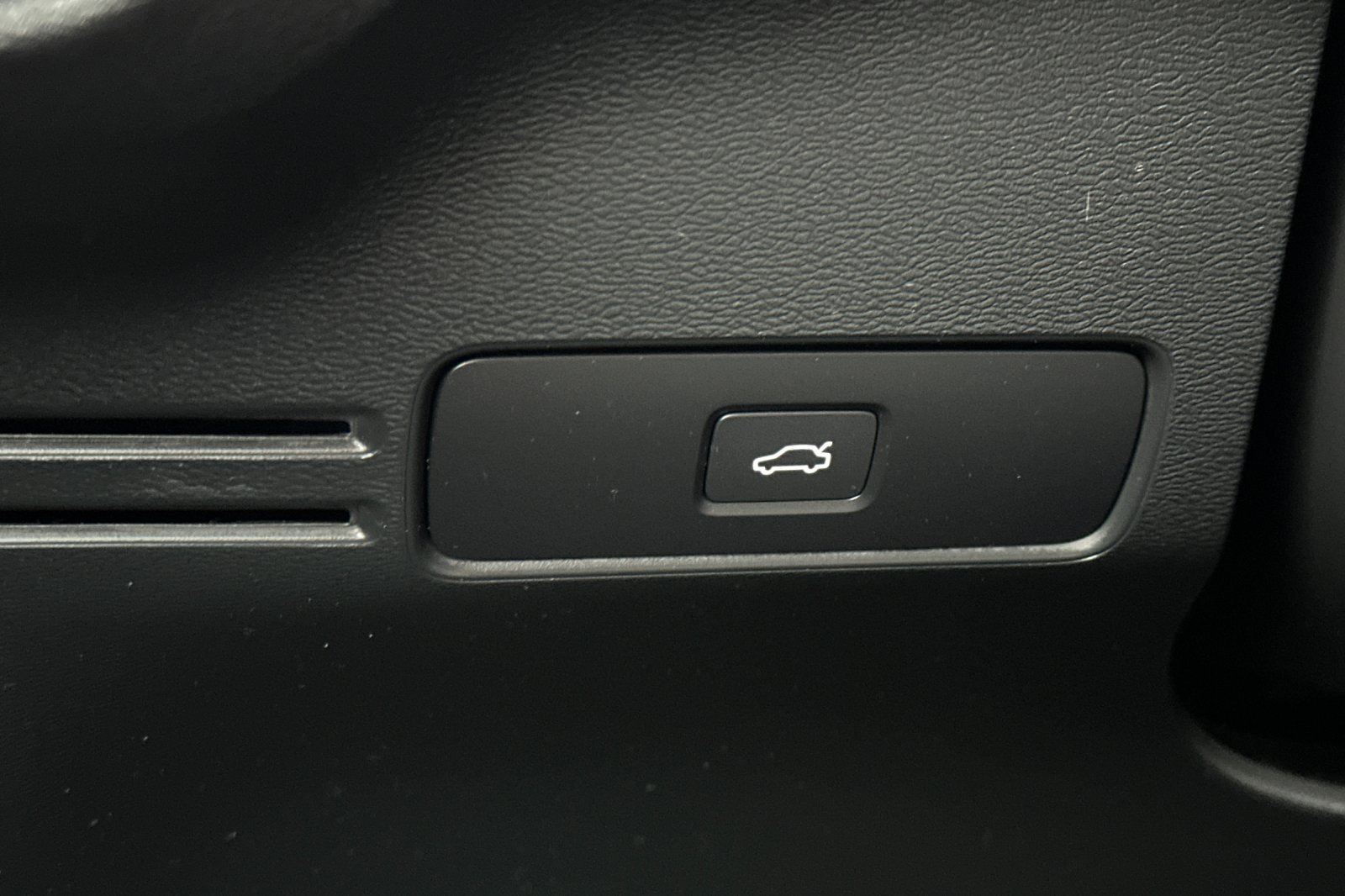 Used 2025 Volvo XC40 B5 Core AWD/4WD image 31