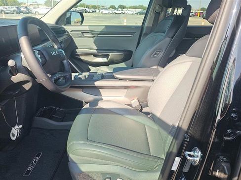 Used 2024 Kia EV9 Light Long Range image 8