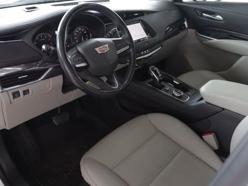 Certified 2021 Cadillac XT4 Luxury w/ Cold Weather Package image 8