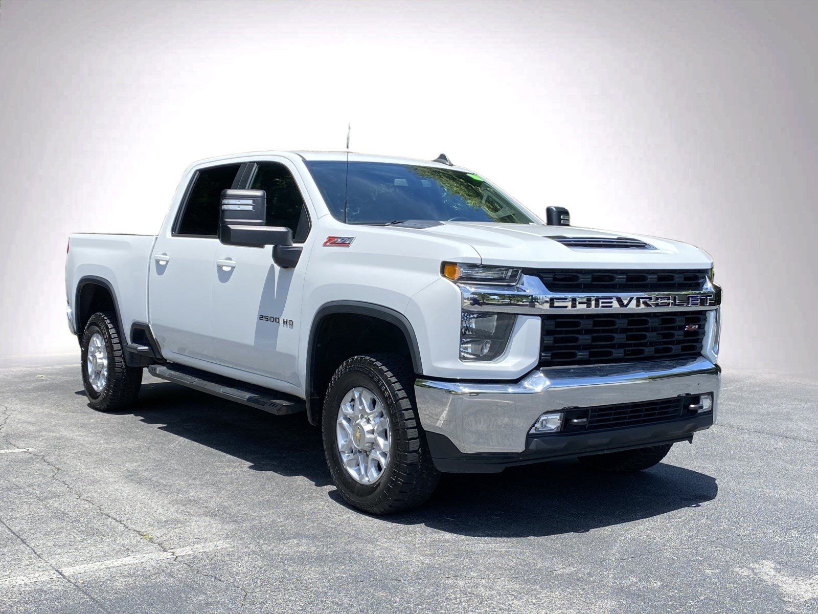 Used 2021 Chevrolet Silverado 2500 LT w/ Convenience Package AWD/4WD image 2