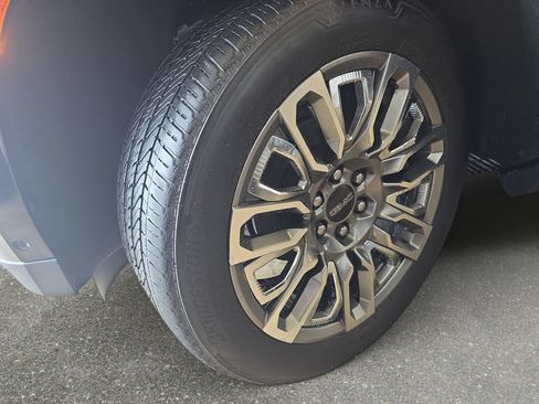 Used 2023 GMC Yukon Denali Ultimate AWD/4WD image 31