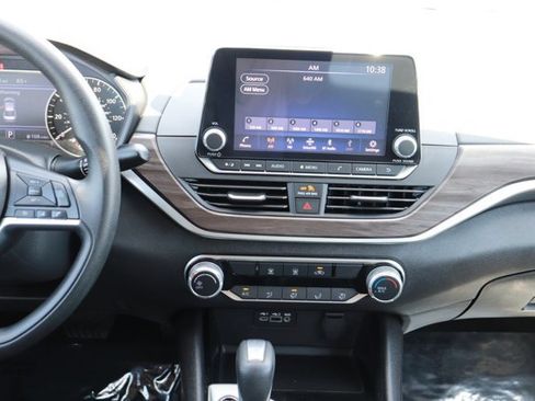 Used 2024 Nissan Altima 2.5 SV FWD image 16