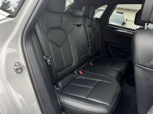 Used 2024 Porsche Macan image 40
