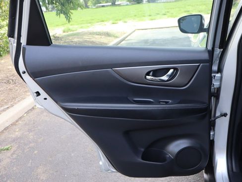 Used 2016 Nissan Rogue S AWD/4WD image 24