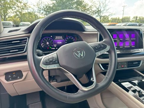 Used 2024 Volkswagen Atlas SEL AWD/4WD image 11