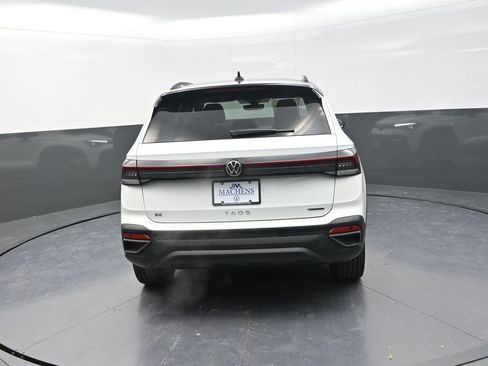 New 2026 Volkswagen Taos SE AWD/4WD image 9