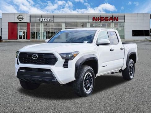 Used 2024 Toyota Tacoma TRD Off-Road AWD/4WD image 8