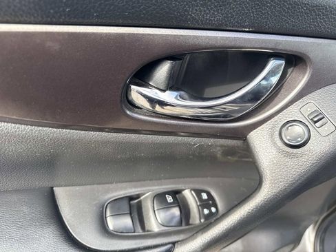 Used 2016 Nissan Rogue SV image 20