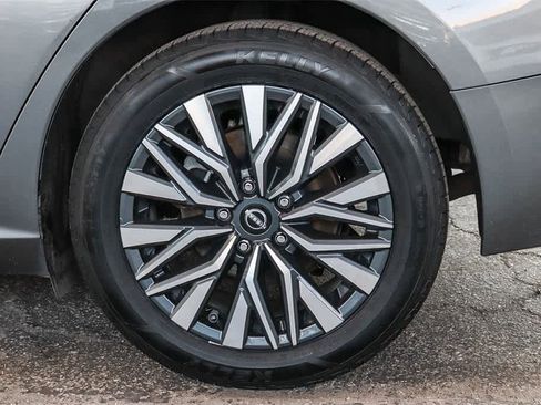 Used 2024 Nissan Altima 2.5 SV image 10