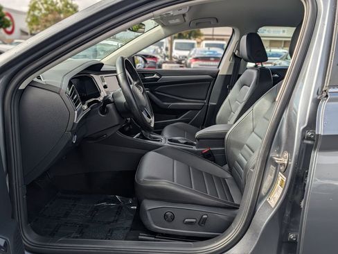 Used 2024 Volkswagen Jetta SE FWD image 12