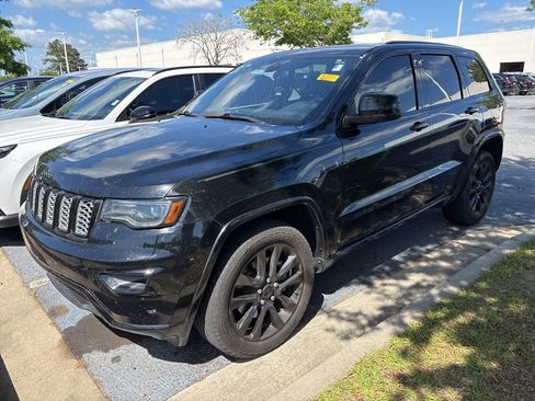 Used 2021 Jeep Grand Cherokee Laredo X image 1