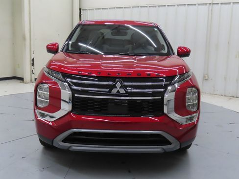 Used 2025 Mitsubishi Outlander SE FWD image 9