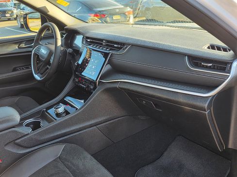 Certified 2025 Jeep Grand Cherokee L Altitude image 20