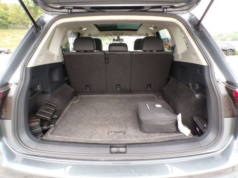 Used 2018 Volkswagen Tiguan SE w/ Panoramic Sunroof Package AWD/4WD image 17