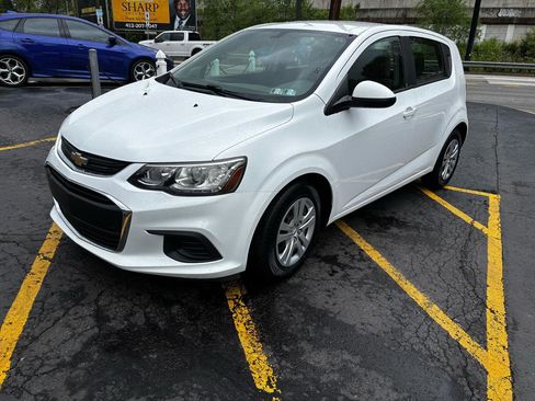 Used 2017 Chevrolet Sonic LT FWD image 3