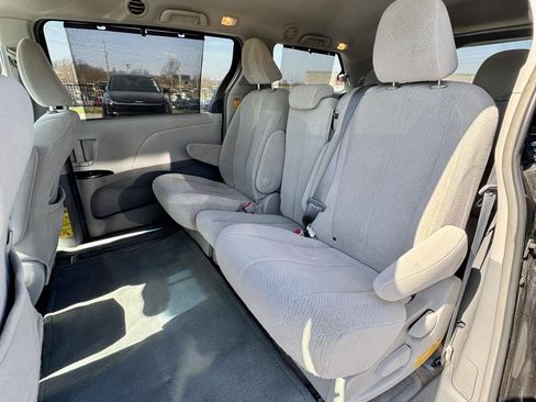 Used 2014 Toyota Sienna LE image 12