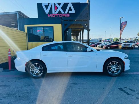 Used 2017 Dodge Charger SXT AWD/4WD image 4