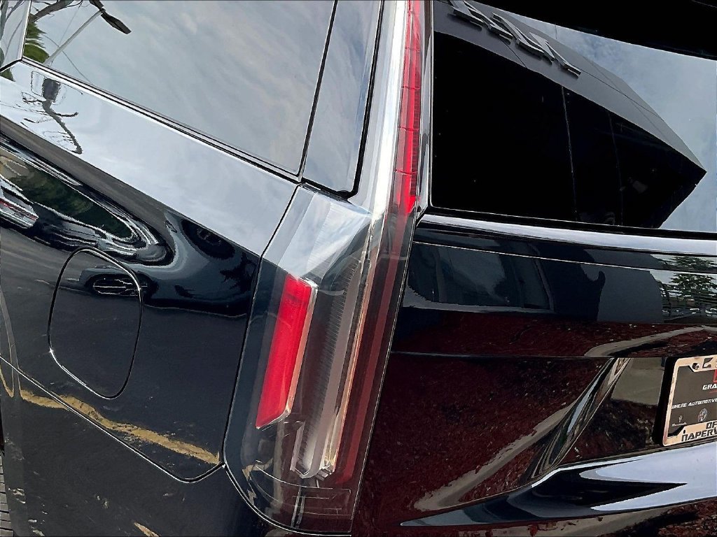 Used 2023 Cadillac Escalade ESV V w/ LPO, ONYX Package AWD/4WD image 19