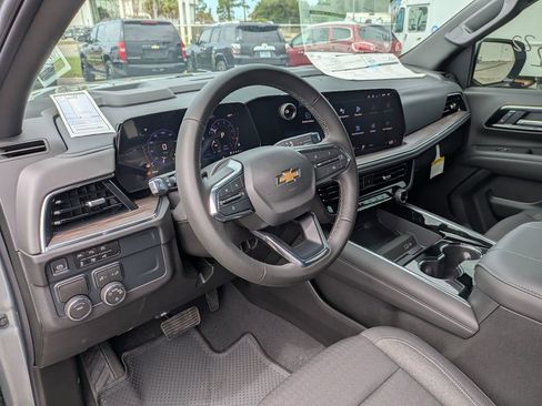 New 2026 Chevrolet Suburban LS image 14