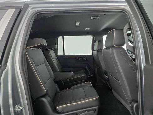 New 2025 Chevrolet Suburban Premier image 12