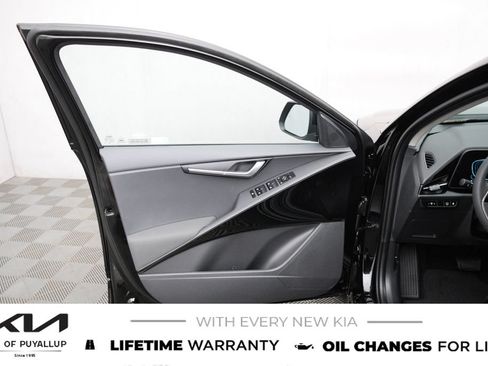 New 2026 Kia Niro EX FWD image 9