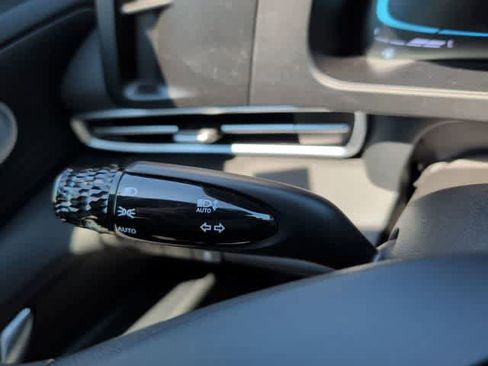 Used 2025 Hyundai Elantra SE image 22