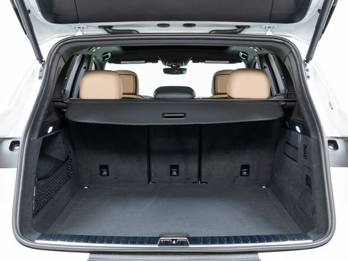 Certified 2024 Porsche Cayenne image 13