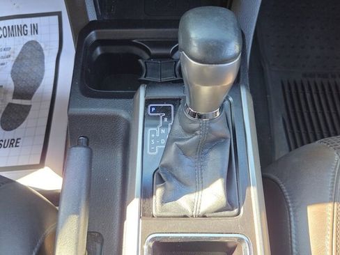 Used 2016 Toyota Tacoma Limited w/ Towing Package image 20