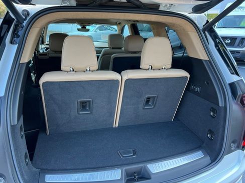 Used 2025 Cadillac XT6 Premium Luxury w/ Platinum Package FWD image 16