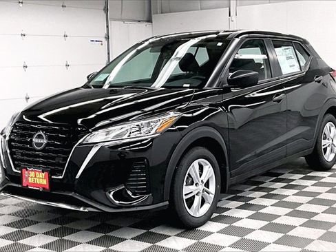 New 2025 Nissan Kicks Play S image 2