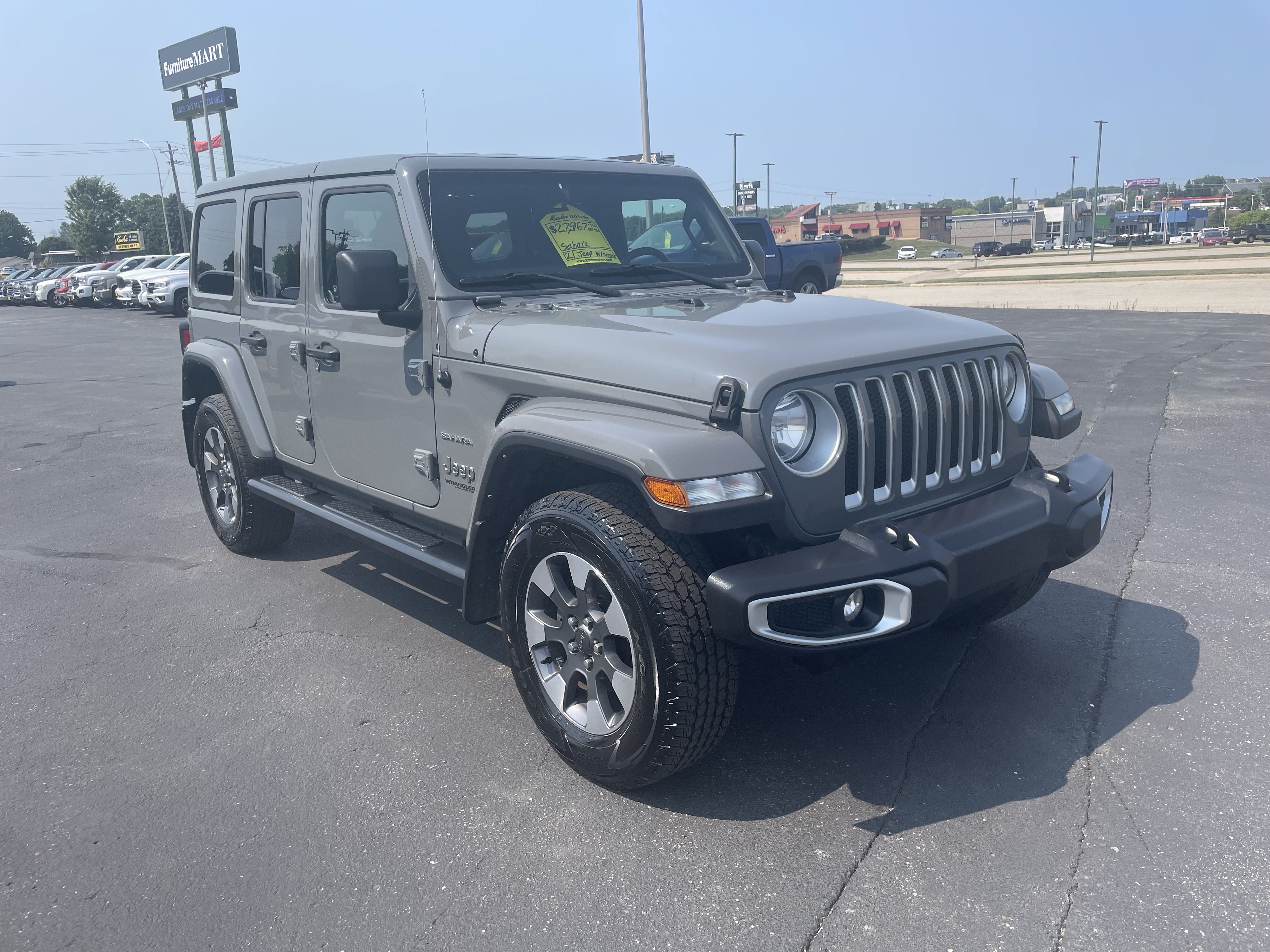 Used 2021 Jeep Wrangler Unlimited Sahara AWD/4WD image 2
