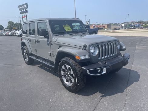 Used 2021 Jeep Wrangler Unlimited Sahara AWD/4WD image 2