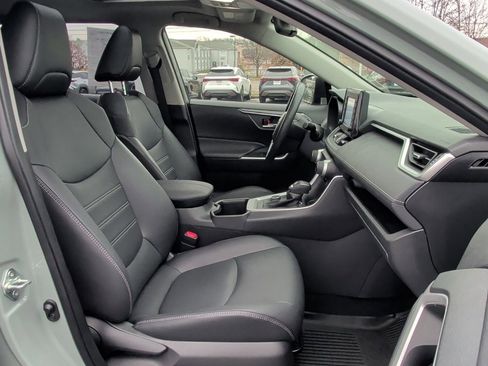 Used 2022 Toyota RAV4 XLE Premium image 23