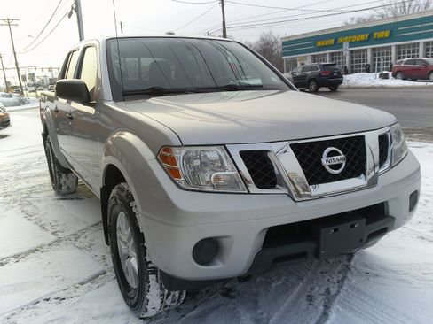 Used 2018 Nissan Frontier SV image 17