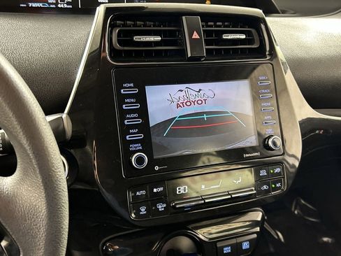 Used 2021 Toyota Prius LE image 18