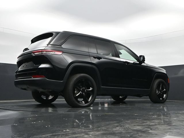 Used 2023 Jeep Grand Cherokee Limited w/ Black Appearance Package AWD/4WD image 44