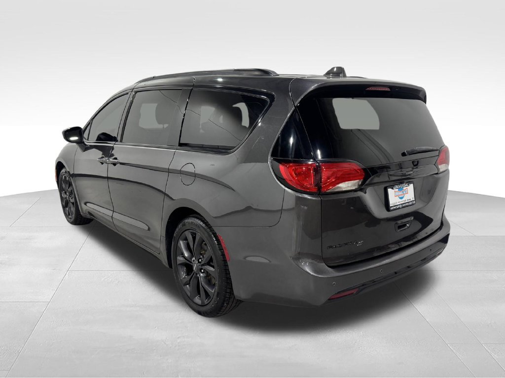 Used 2020 Chrysler Pacifica Touring w/ S Appearance Package FWD image 36