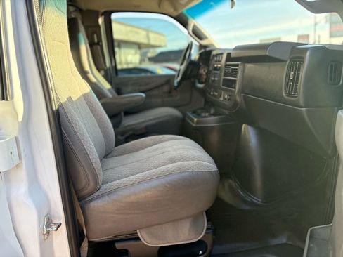Used 2016 Chevrolet Express 3500 image 16