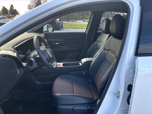 Used 2025 Nissan Kicks SR image 10